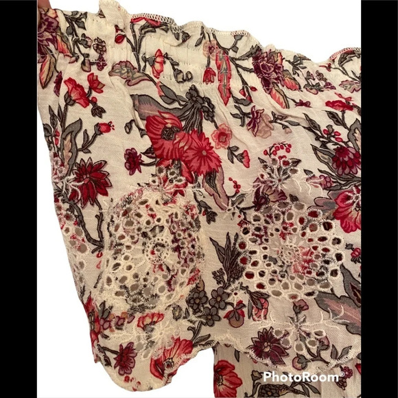 NWT American Eagle Outfitters Off Shoulder Floral Top - Picture 3 of 6